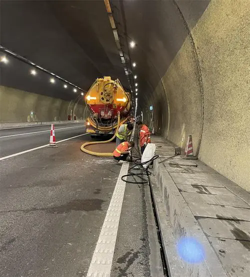 七台河隧道排水渠清淤